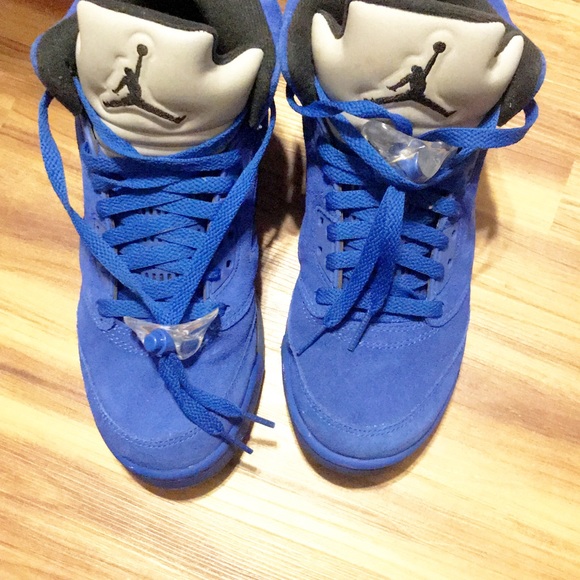 Shoes - Picture 2 of 8